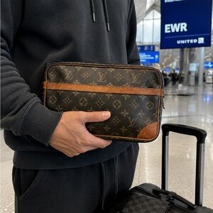 Louis Vuitton Vintage Monogram Toiletry Pouch Travel Case
Unisex